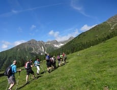 Wanderführer Walter zeigt uns die schönen "Flecken" des Ultentales